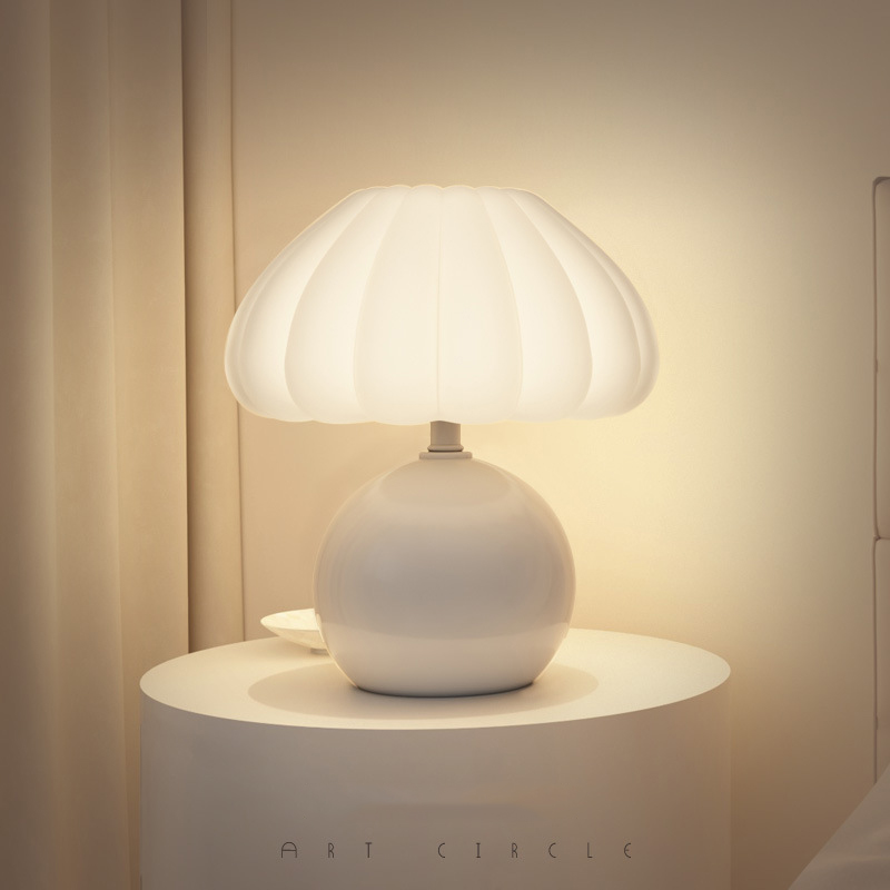 Krem tarzı başucu masa lambası - Desk Setup White incelemesi ve fiyatı